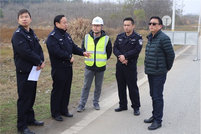 武漢市交管局和東新大隊領導蒞臨武陽高速公路項目檢查指導工作